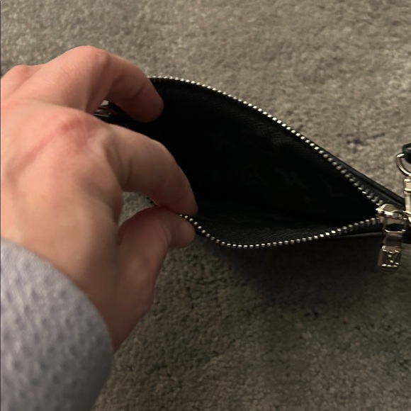 Dupe Louis Vuitton Black and White Striped Wristlet - Picture 3 of 3